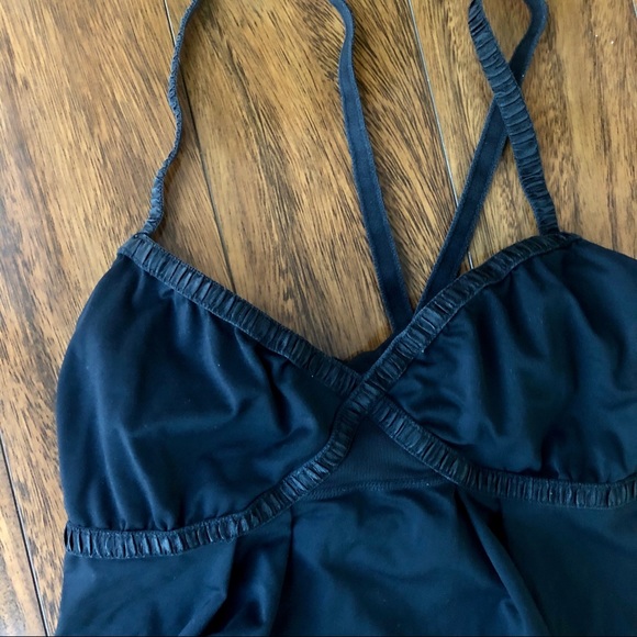 Cross-back lulu tank top - Picture 2 of 3